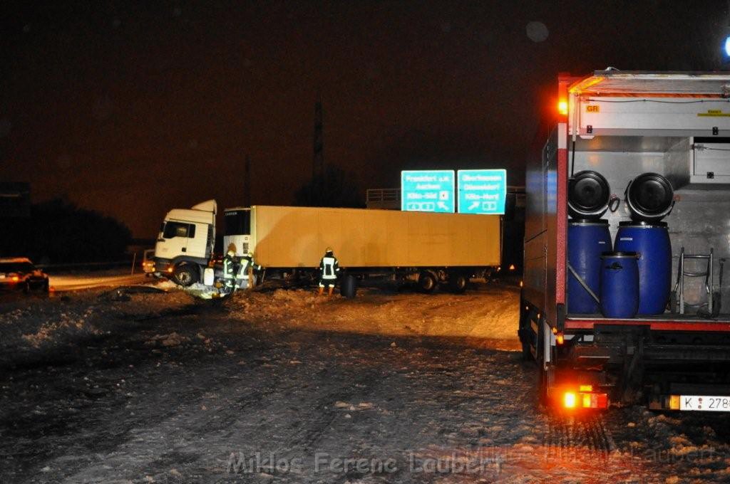 LKW Unfall auf A4 Rich Koeln im Kreuz Ost P06  .jpg